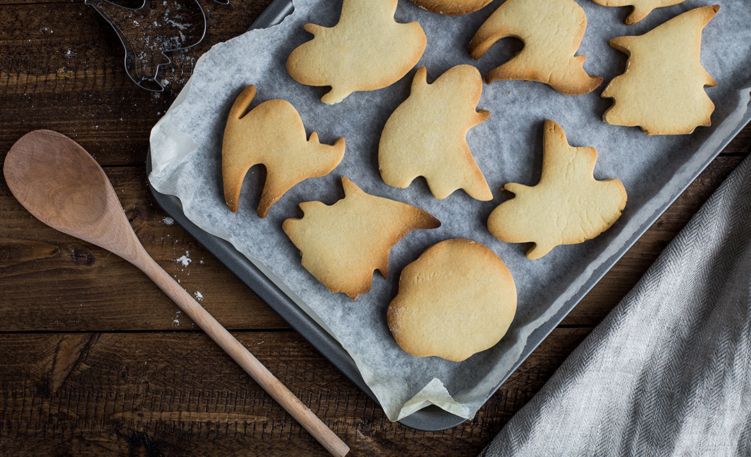 Eat halloween treats whilst puzzling on Halloween